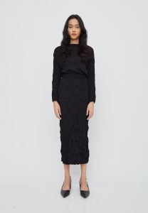 Textura Skirt in Black