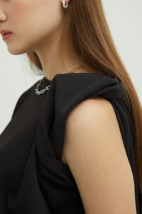 Noa Twist Top Black