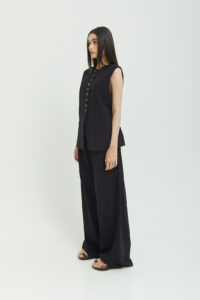 Mia Vest Black