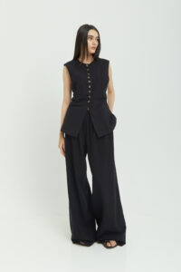 Mia Vest Black