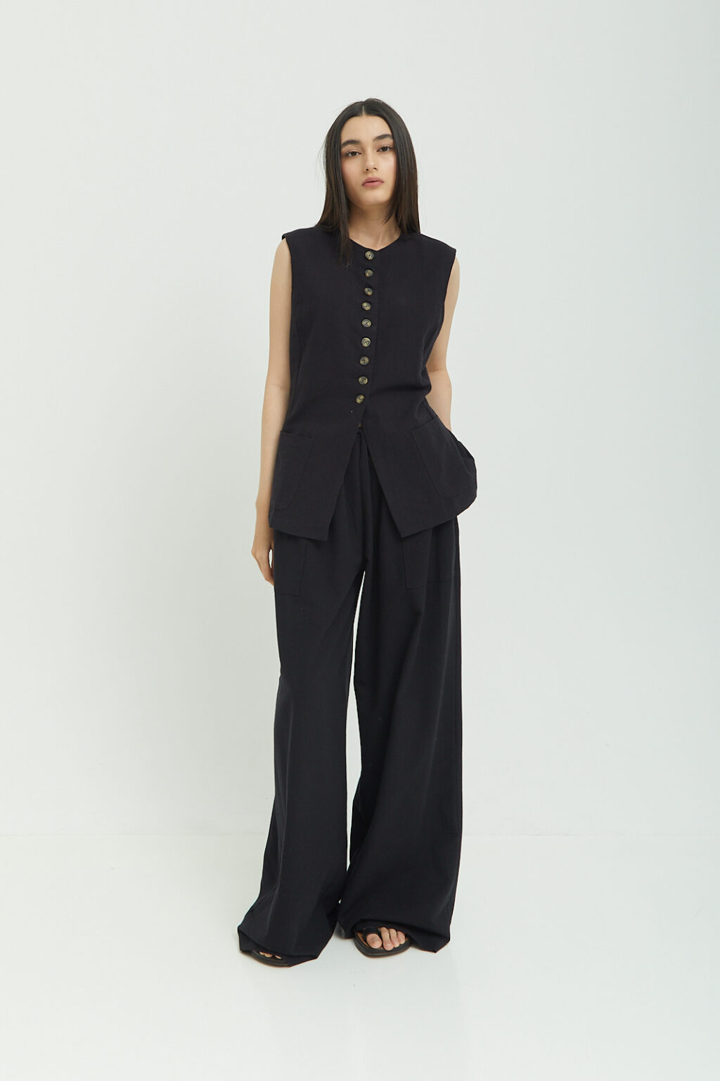 Mia Vest Black - Image 4