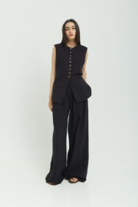 Mia Vest Black