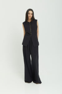 Mia Vest Black