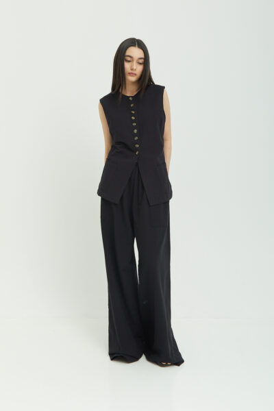 Mia Vest Black
