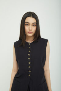 Mia Vest Black