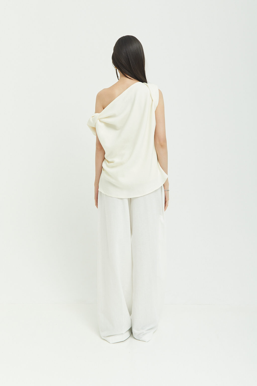 Philia Asymmetric Top White - Image 6