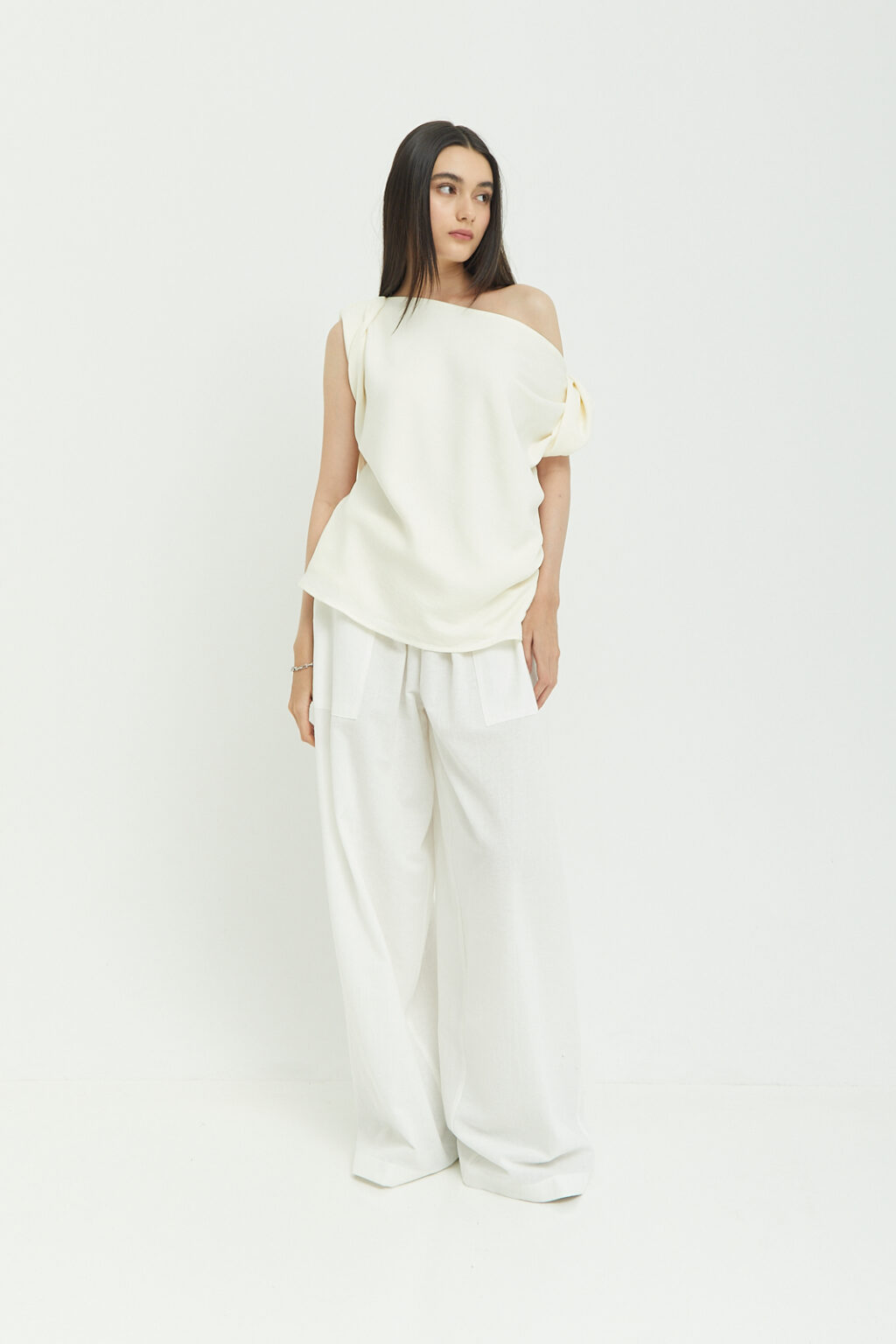 Philia Asymmetric Top White - Image 5