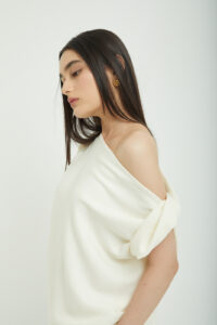 Philia Asymmetric Top White