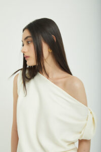 Philia Asymmetric Top White