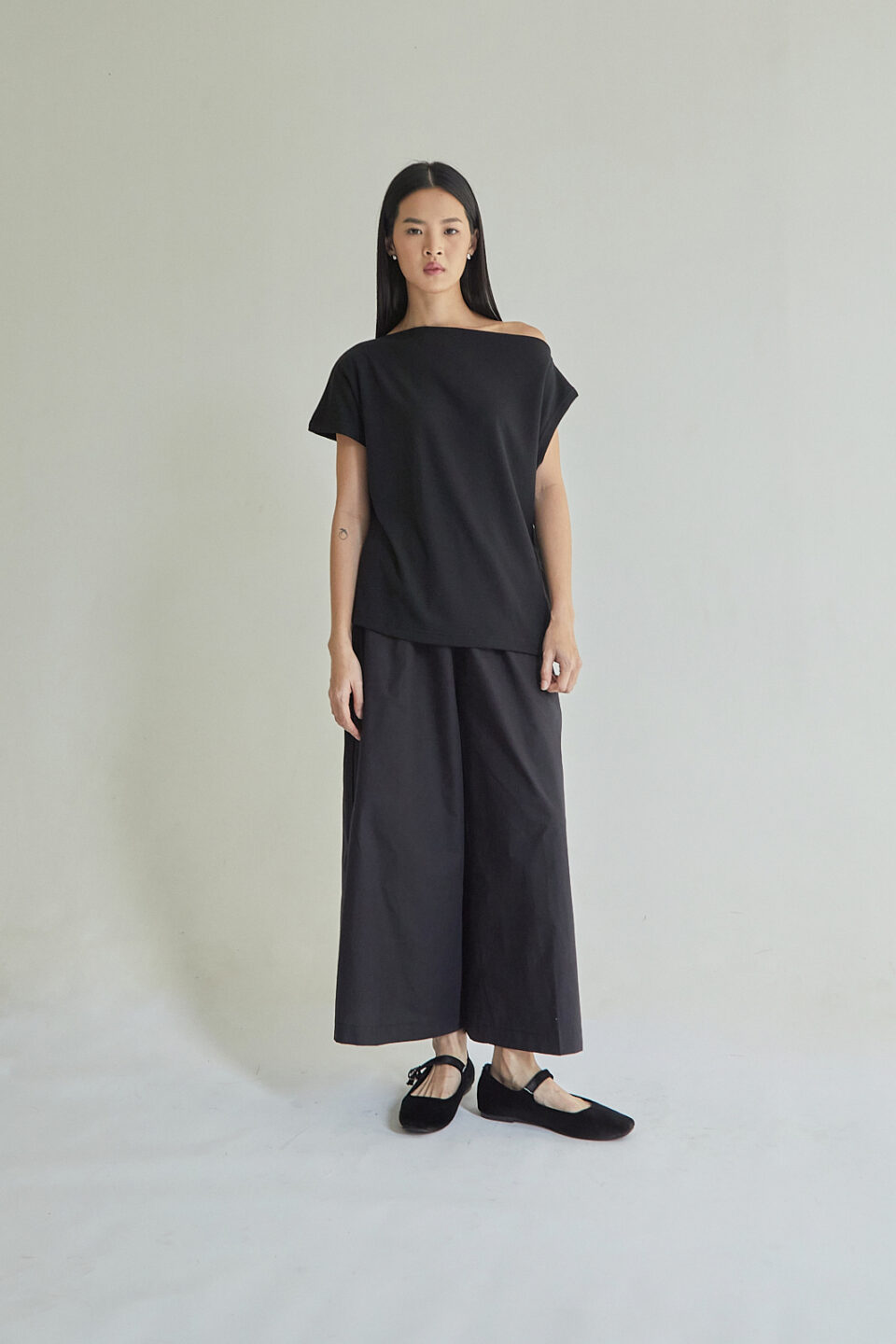 Studio Now Everra Asymmetric Top Black - Image 2