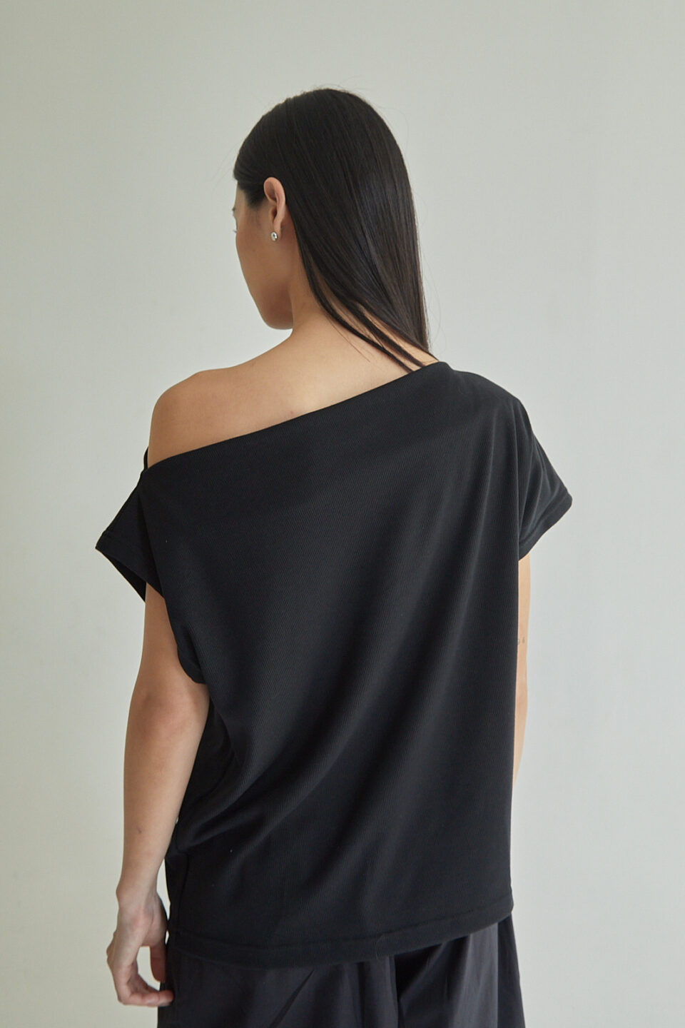 Studio Now Everra Asymmetric Top Black - Image 4