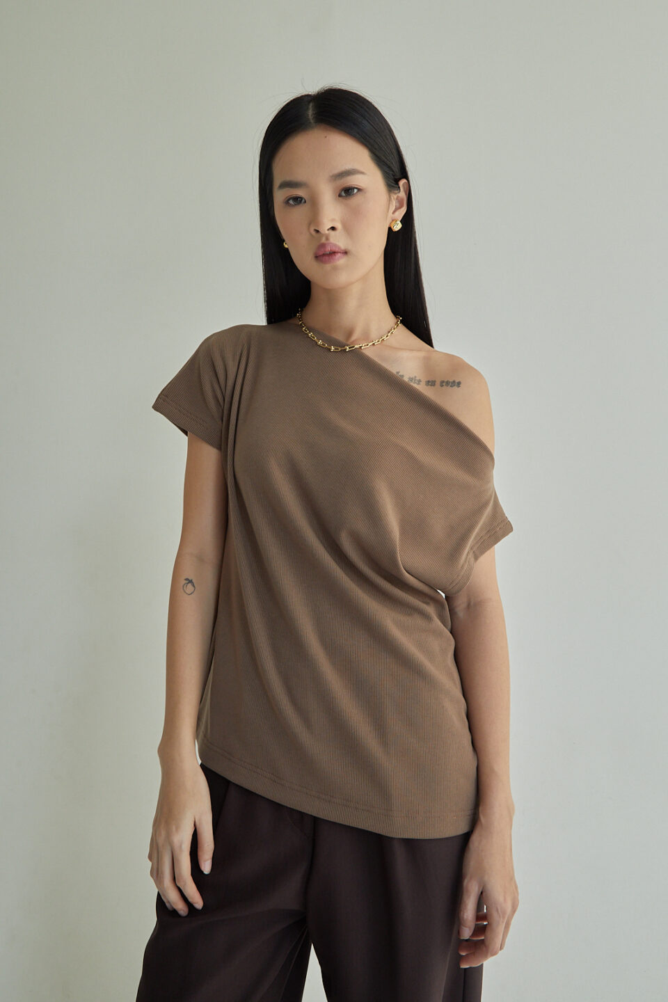 Studio Now Everra Asymmetric Top Mocca - Image 6