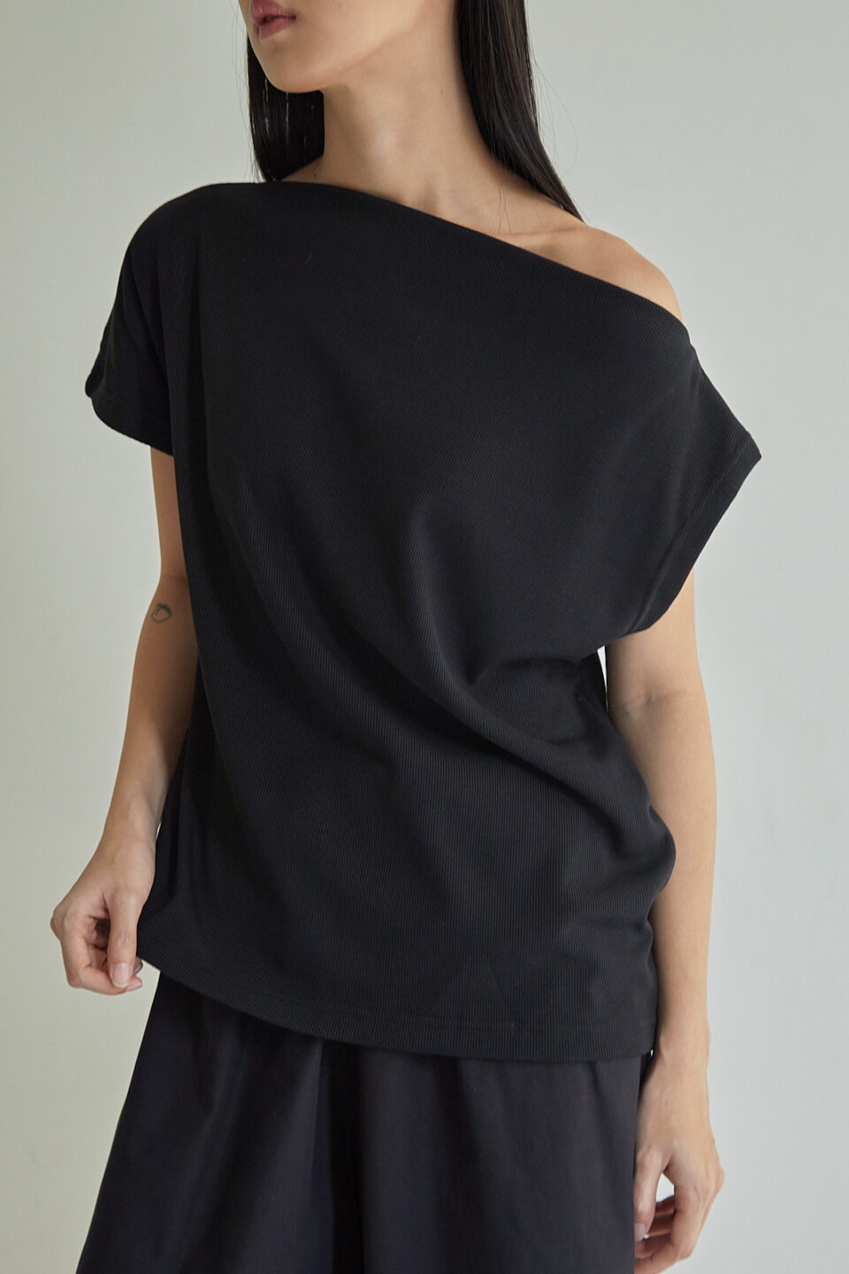 Studio Now Everra Asymmetric Top Black - Image 6