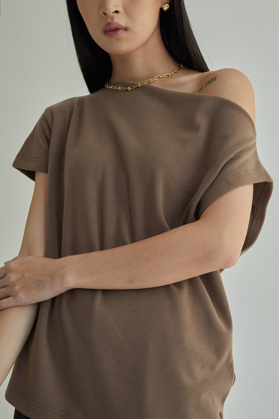 Studio Now Everra Asymmetric Top Mocca - Image 7
