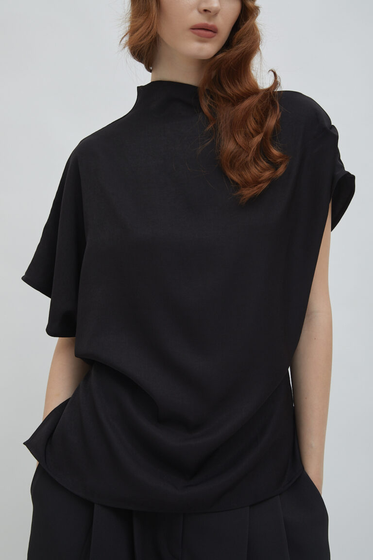 Frau top black