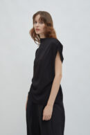 Frau top black