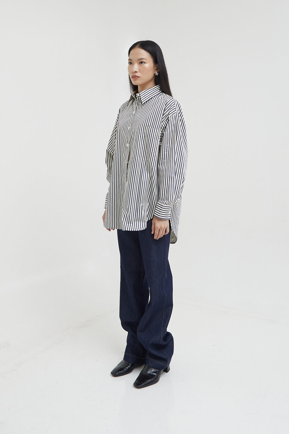 Avenue Shirt in Navy Stripe - Image 4