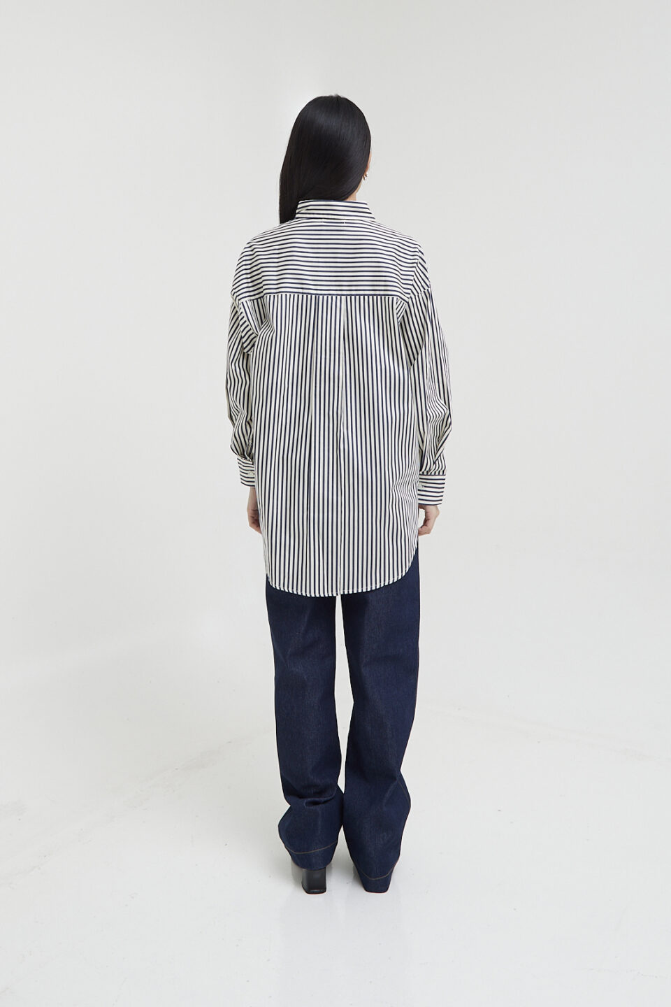 Avenue Shirt in Navy Stripe - Image 5