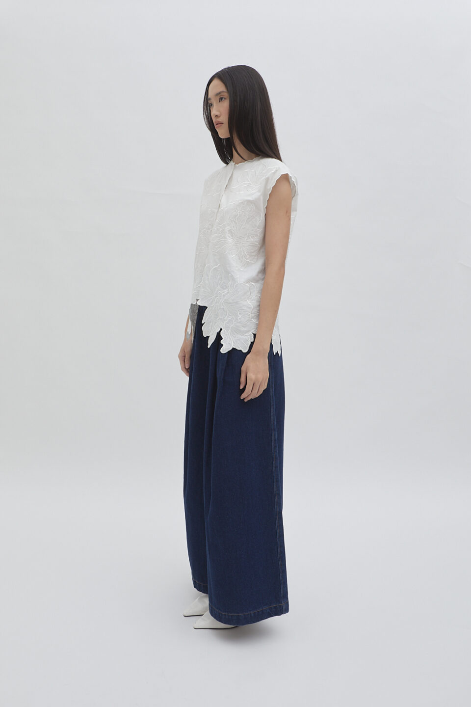 Aimee Embroidery Vest White - Image 5
