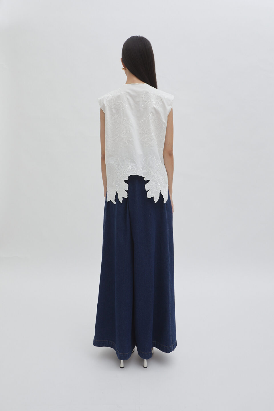 Aimee Embroidery Vest White - Image 6