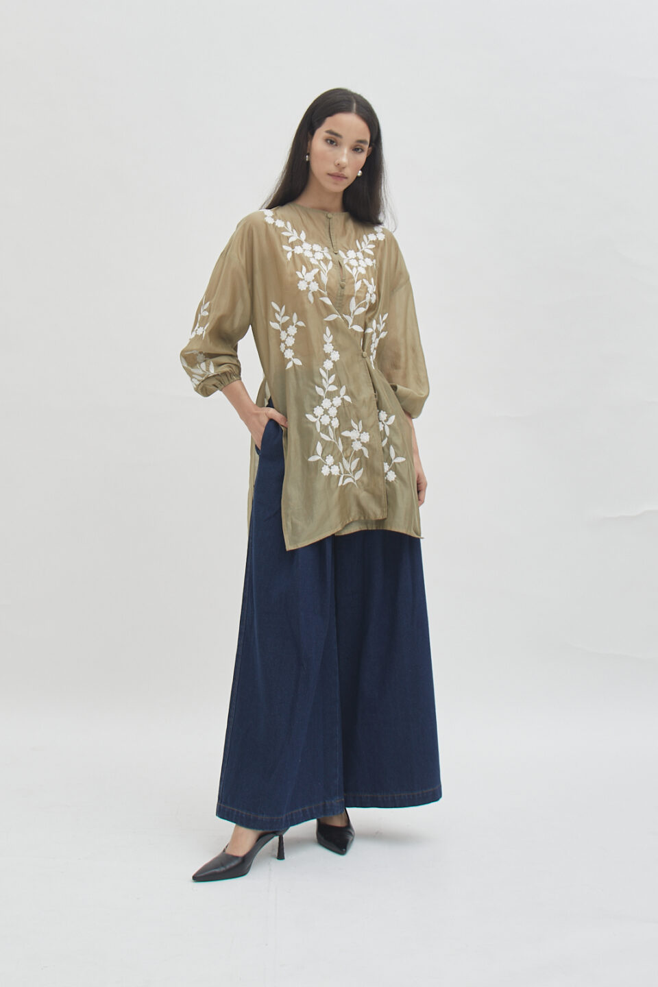Savoy embroidered shirt in bronze - Image 8