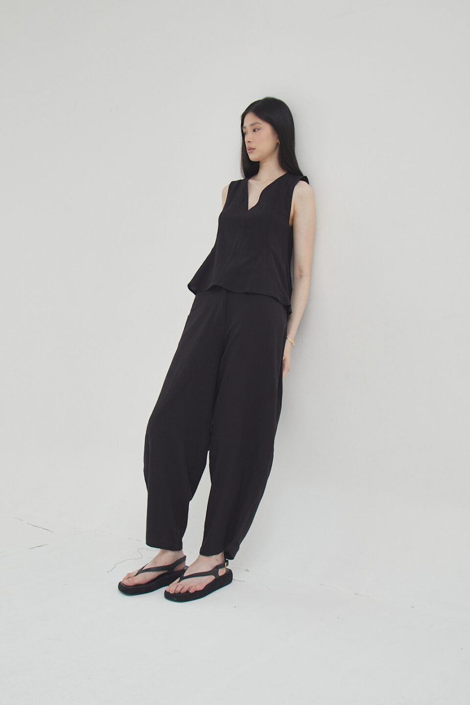 Angle Top Black - Image 7