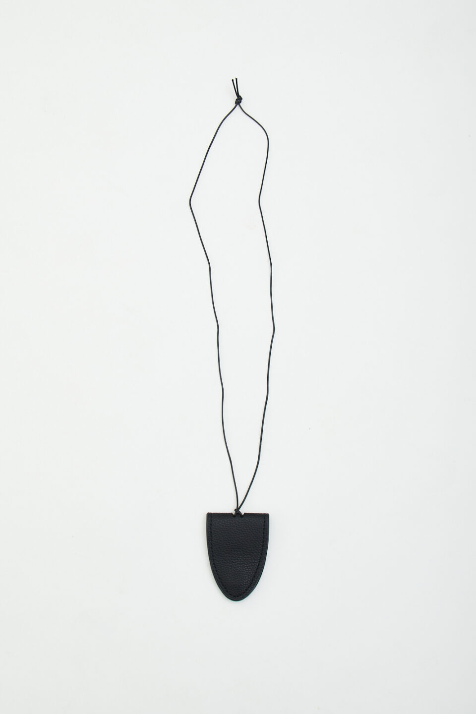 Gavoy faux leather holder Necklace - Image 6