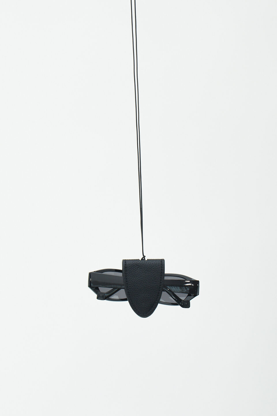 Gavoy faux leather holder Necklace