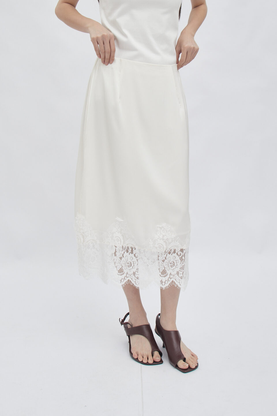 Veil sateen skirt broken white